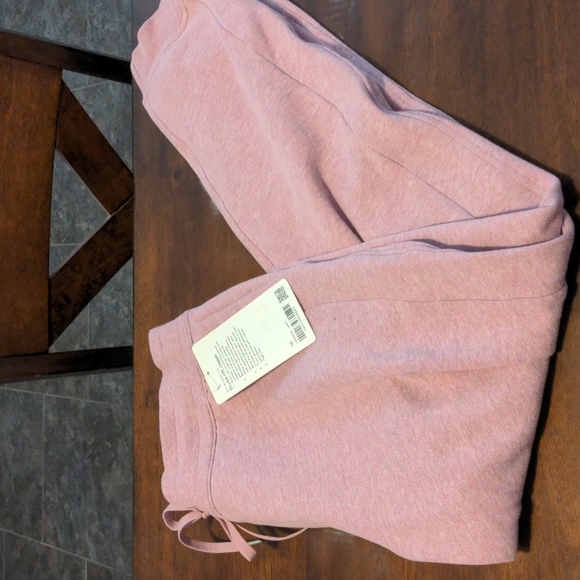NWT Lululemon Scuba HR Jogger (10) - Picture 3 of 5